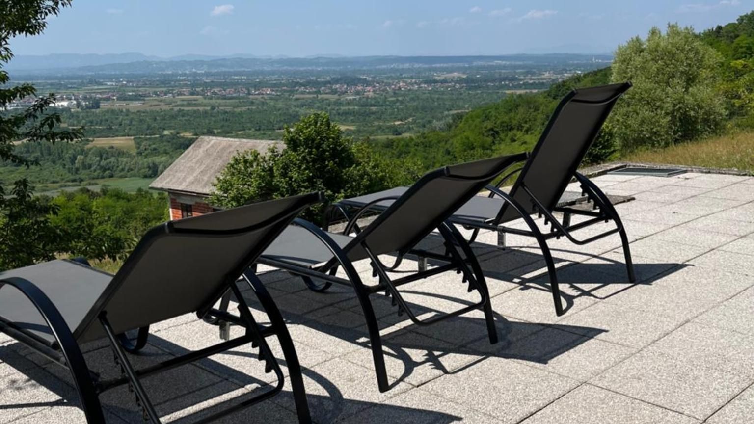 Sun loungers facing the valley